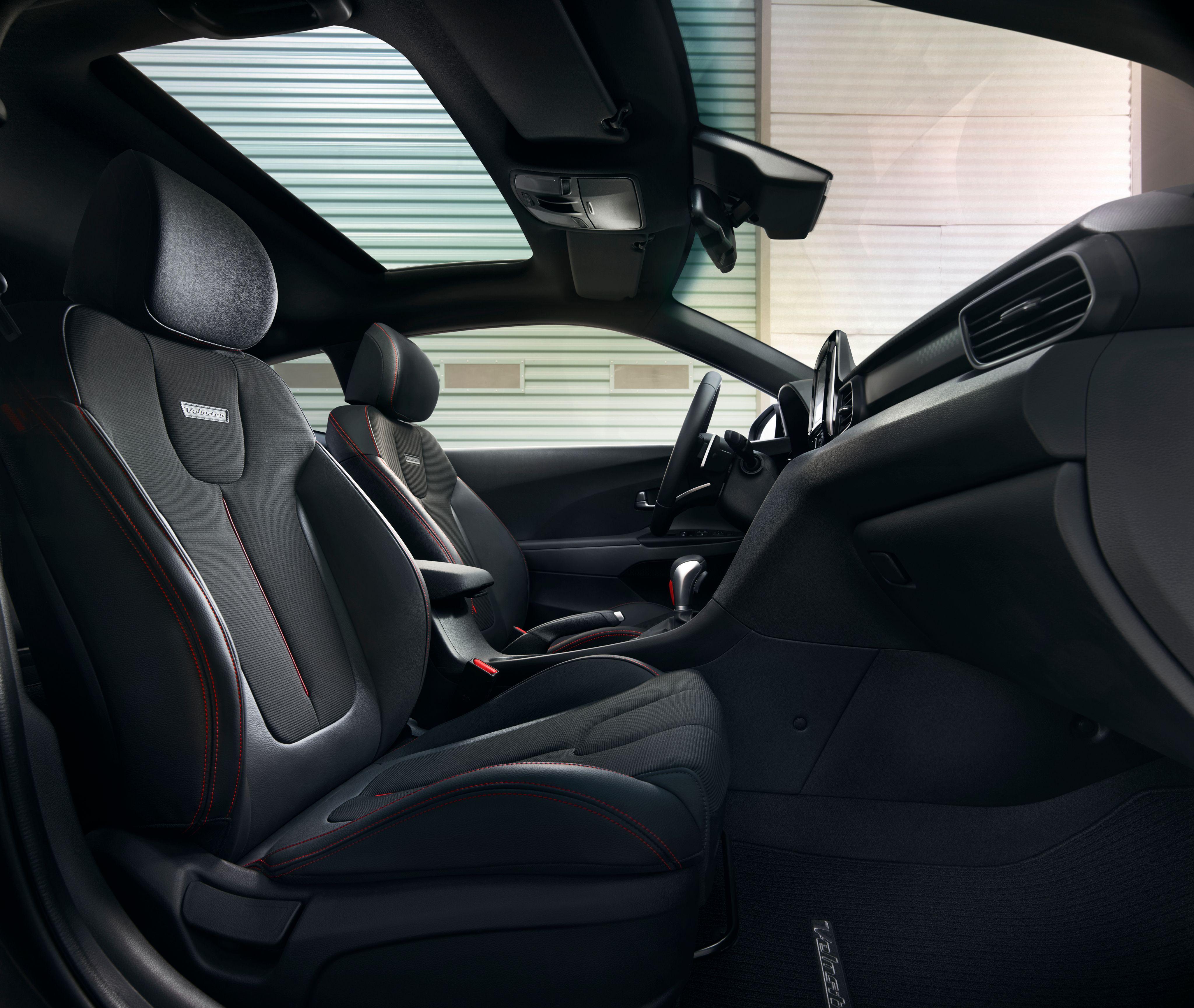 Hyundai veloster салон